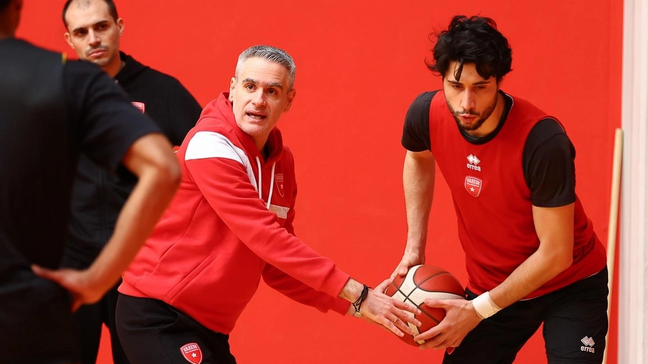 Prime sessioni di allenamento della squadra con il nuovo coach Ioannis Kastritis