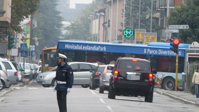 Donna investita da un’auto in via Cavallotti