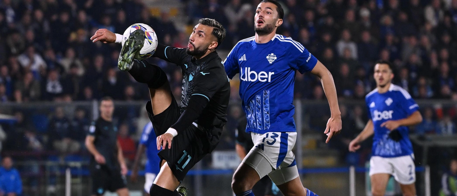 La Lazio travolge il Como con una netta vittoria per 5-1, evidenziando le fragilità difensive degli azzurri. Il rigore di Castellanos e le reti successive confermano il dominio biancoceleste, nonostante il momentaneo sussulto del Como.