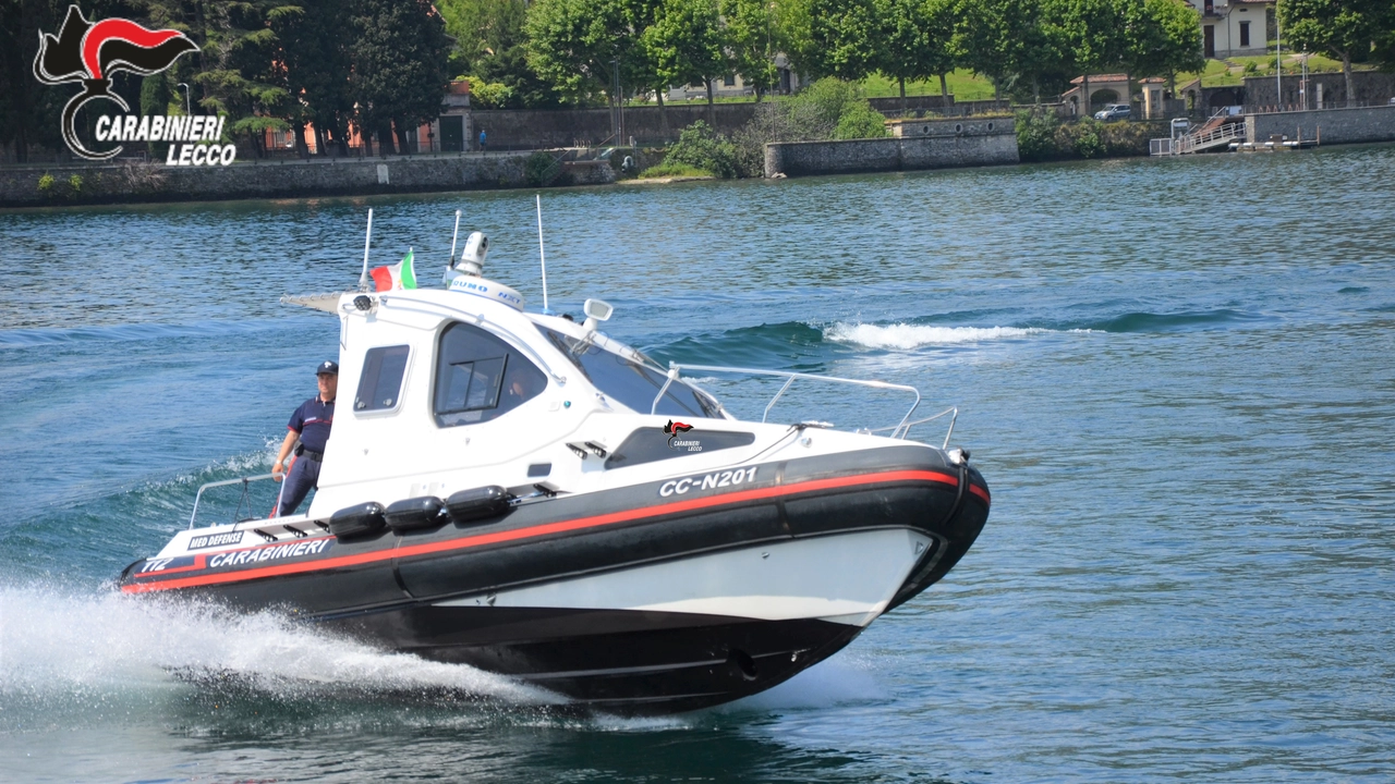 Motovedetta dei carabinieri di Lecco