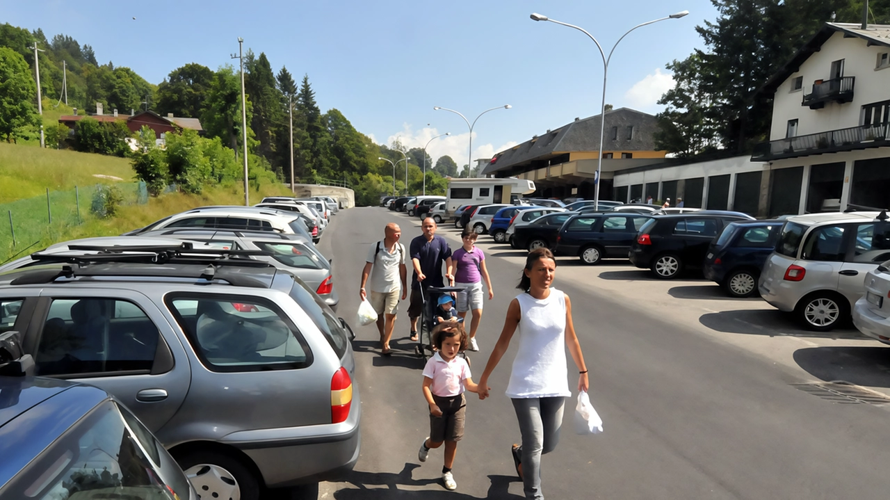 Il piazzale in cima alla strada che da Ballabio Sale ai Piani Resinelli Ora. il bus è stato soppresso