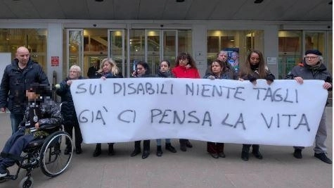 Una manifestazione contro i tagli ai fondi regionale per la disabilità (Archivio)
