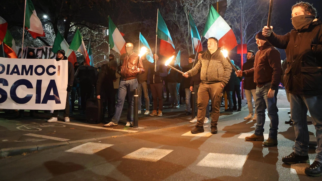 La “marcia nera“ del 13 dicembre ha innescato la miccia e la replica del fronte di sinistra. In questo clima si sono inserite le battaglie sulla sicurezza e ambientaliste alimentate dalla cronaca.