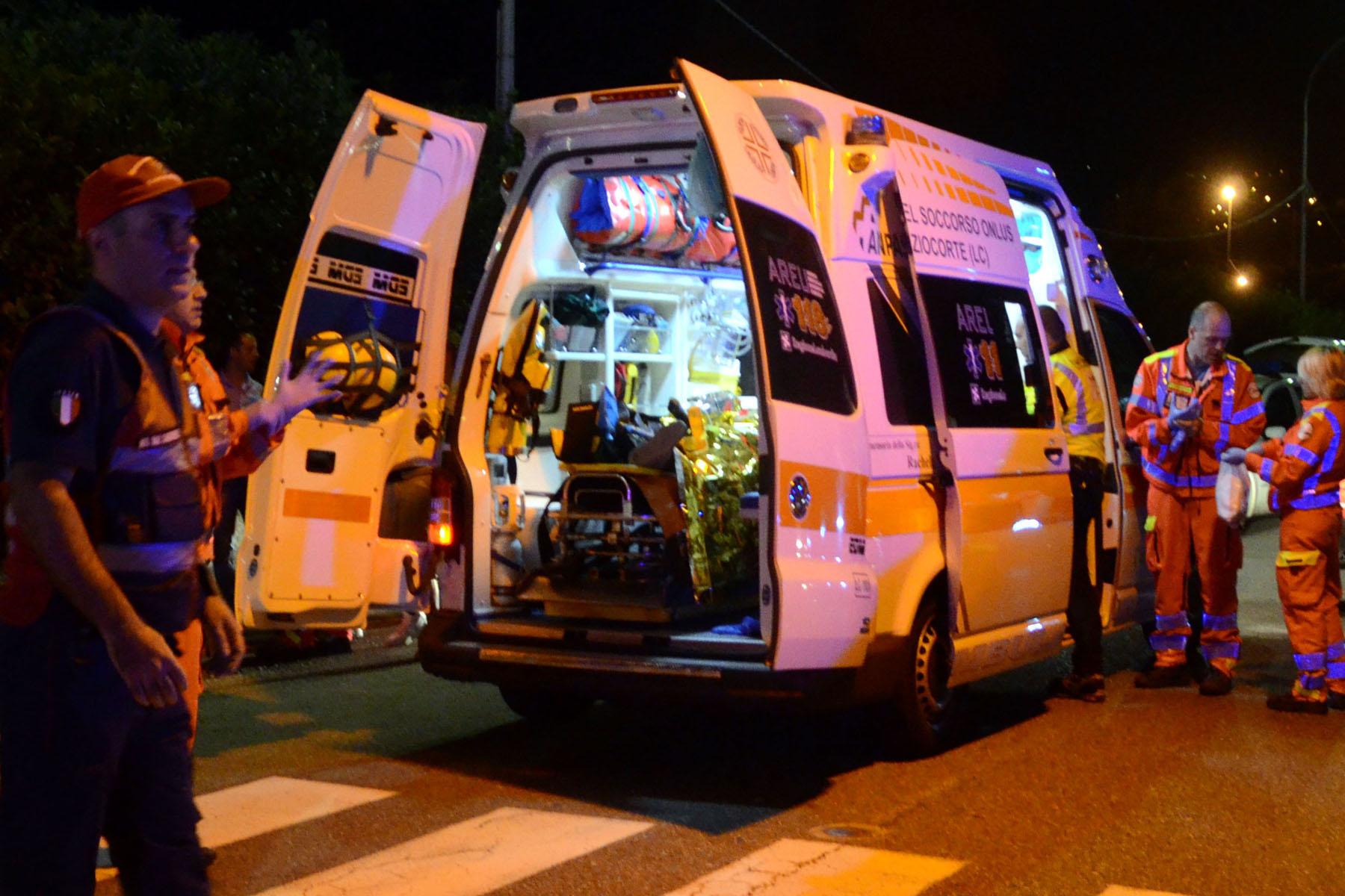 Pavia, rissa in piazza del Lino: due minorenni e un 20enne soccorsi dalle ambulanze