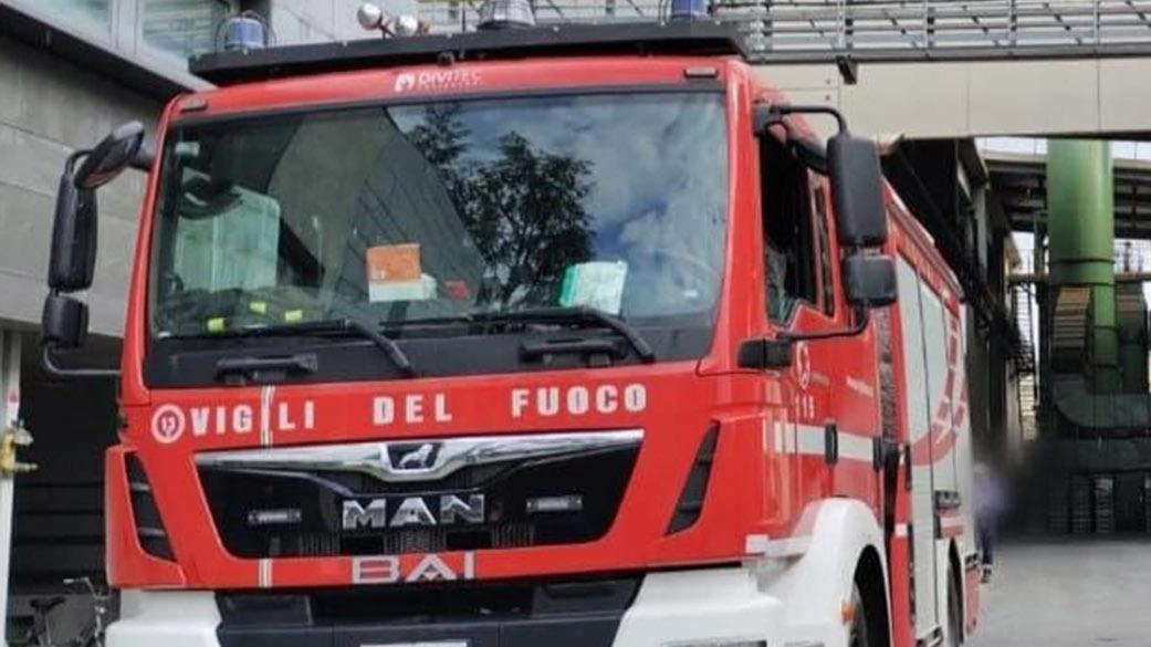 Un operaio di 45 anni è rimasto gravemente ferito a Montichiari in un incidente sul lavoro. Le autorità stanno indagando per accertare le cause. Aumentano gli infortuni sul lavoro in provincia di Brescia.