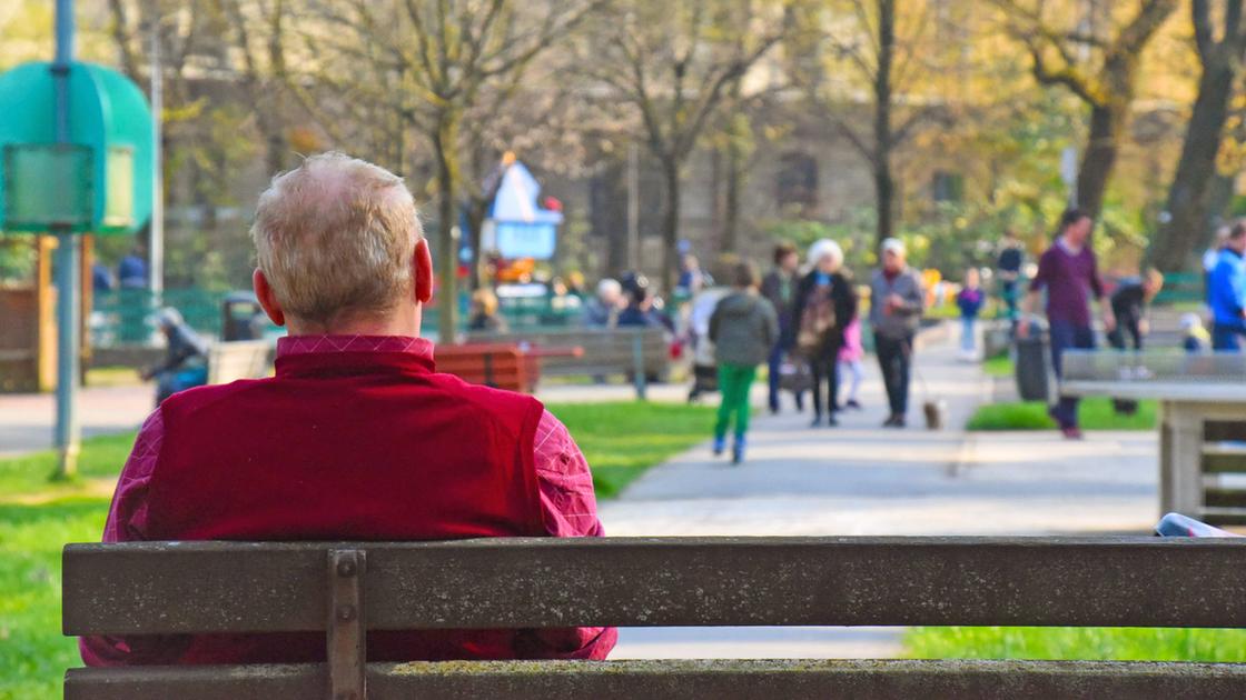 Tempi lunghi e costi, un milione di lombardi rinuncia a curarsi: anziani e famiglie in grande difficoltà