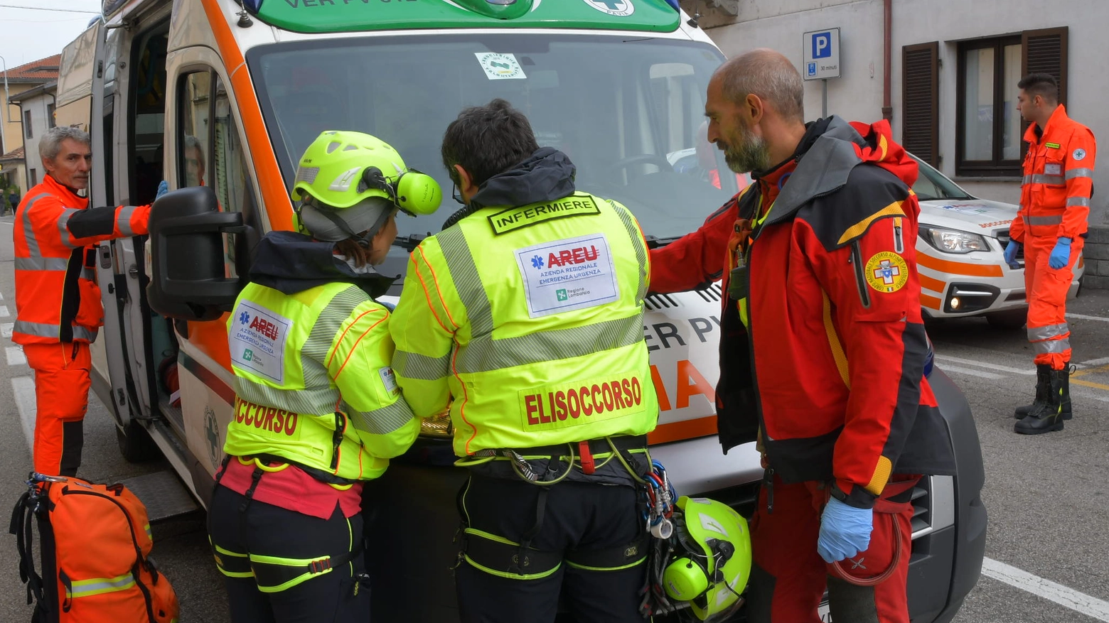 Soccorritori in azione (foto di archivio)