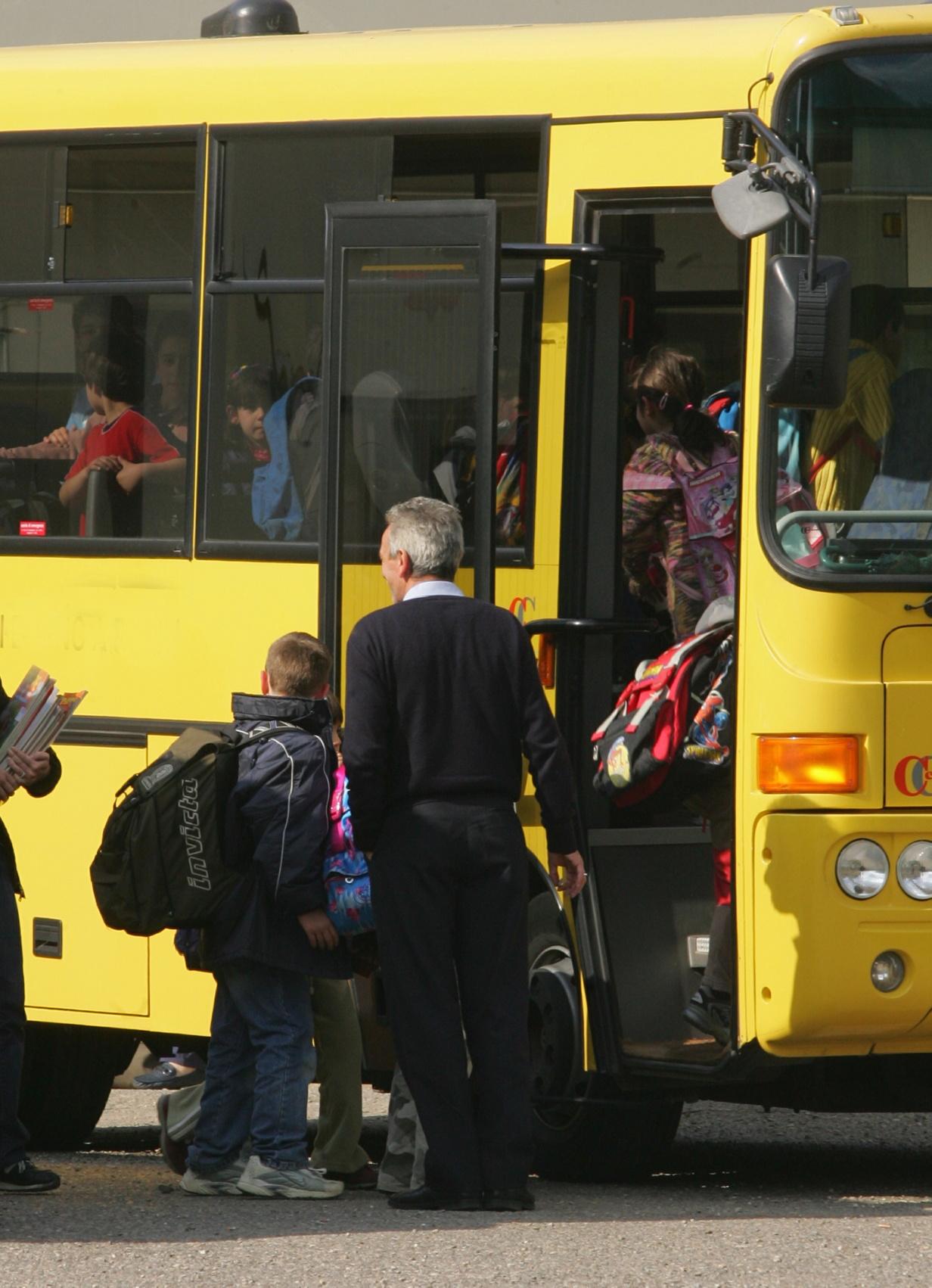 Casale Cremasco: bimba dimenticata sulla corriera, panico a scuola