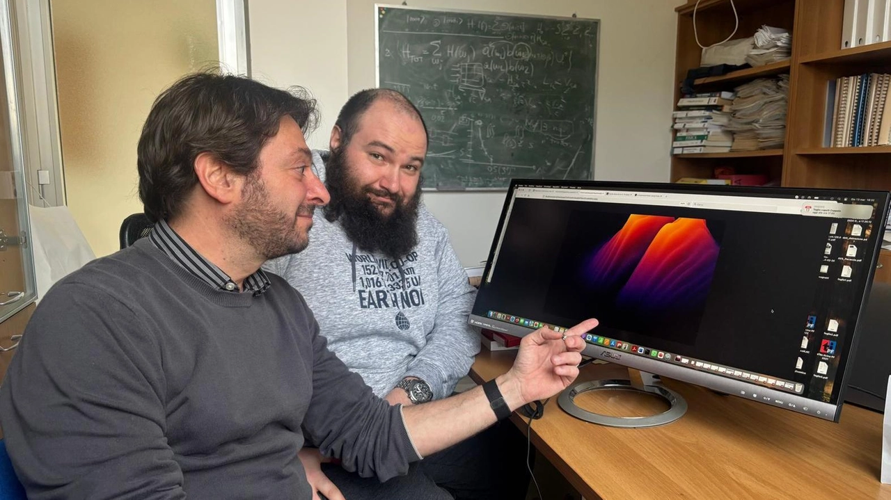 Dario Gerace docente di fisica teorica della materia e Davide Nigro ricercatori dell’Università di Pavia che hanno messo a punto il supersolido