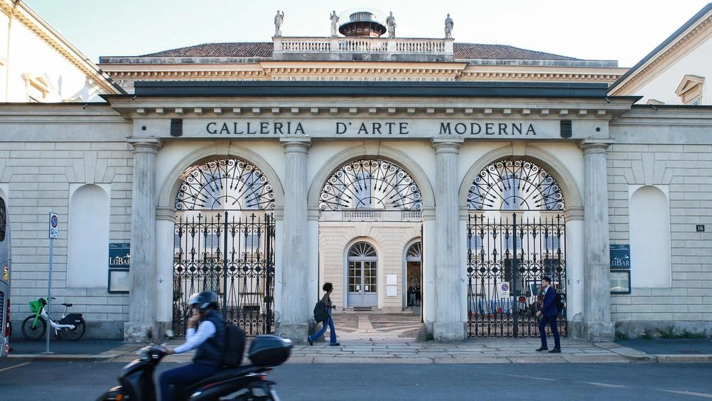 L’ingresso della Galleria d’Arte Moderna (Gam) in via Palestro, al centro della città