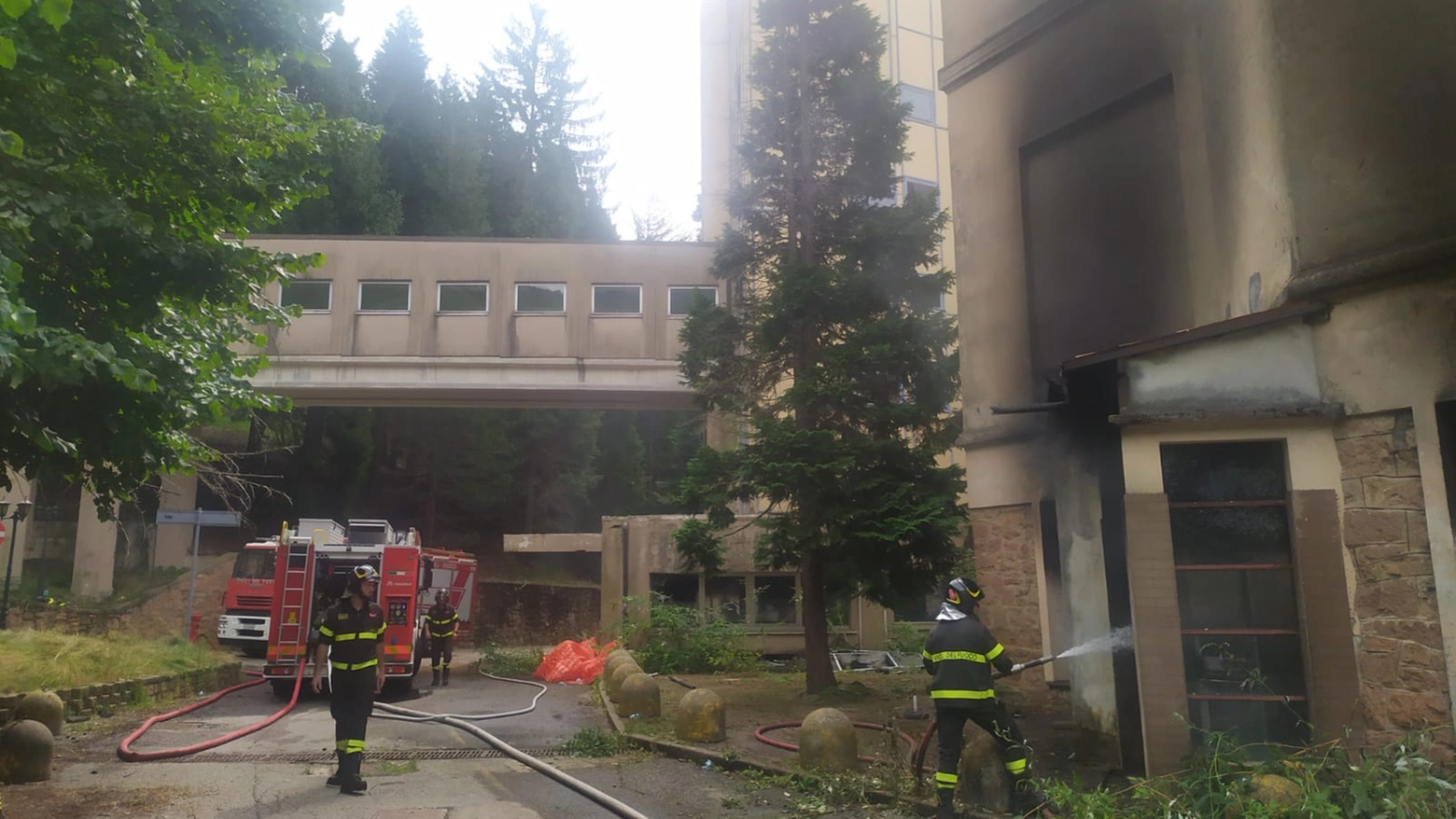 L'intervento dei pompieri a Cuasso al Monte (foto dei vigili del fuoco)