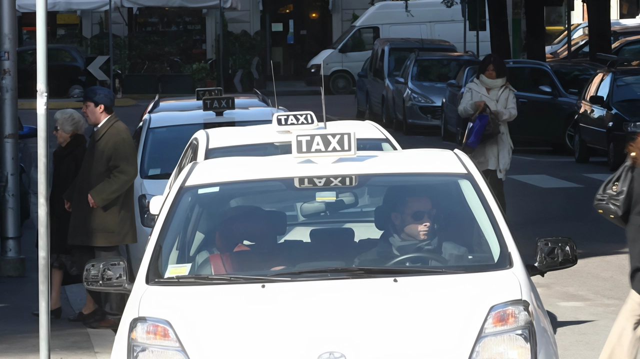 A Monza continua l’emergenza taxi Il Comune fa sapere che è difficile migliorare il servizio senza un intervento del Governo Intanto gli operatori hanno chiesto un aumento delle tariffe