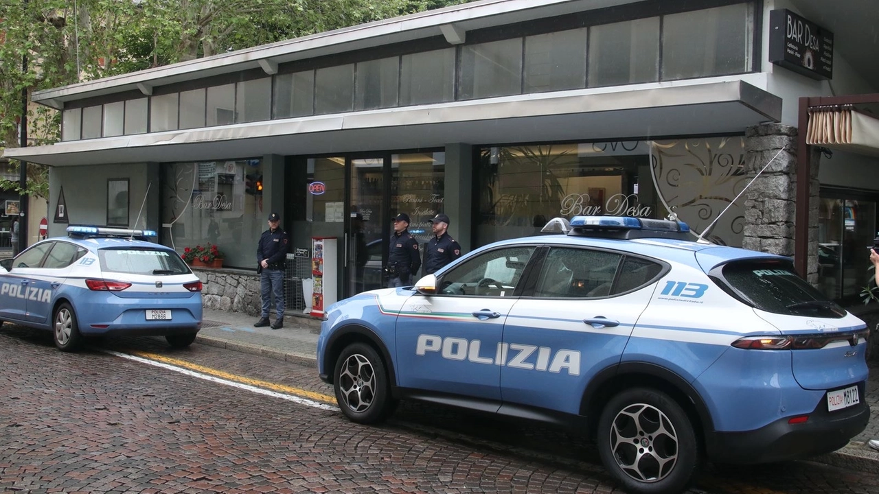 Polizia davanti al bar Desa di Sondrio, chiuso definitivamente