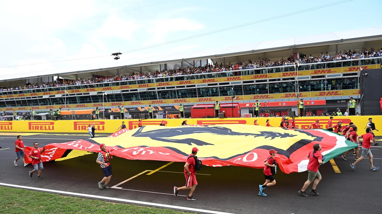 La festa dei tifosi Ferrari