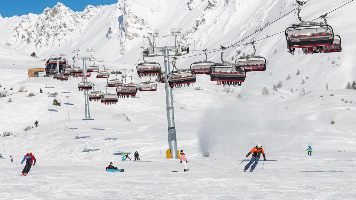 Al Passo del Tonale la Ski Area è aperta già da una settimana Ora in funzione anche Ponte di Legno e Temù grazie ai cannoni