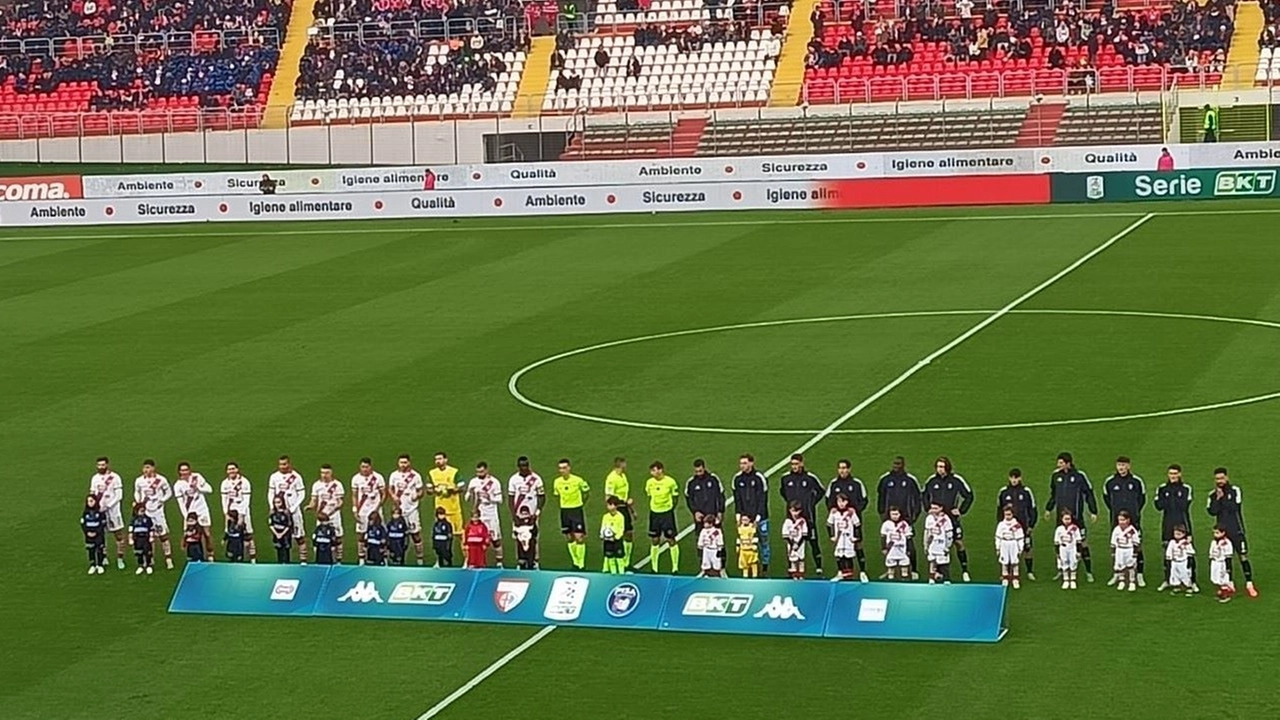 Mantova e Pisa prima del calcio d'inizio