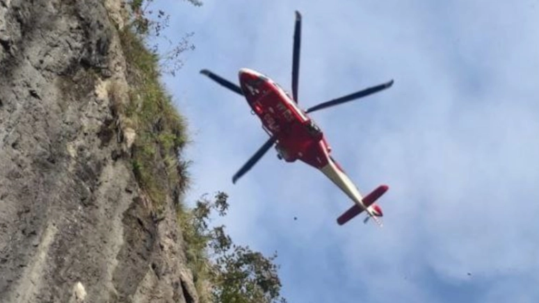 La ricognizione area con l'elicottero dei vigili del fuoco