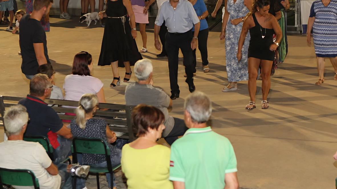 La quarantunesima edizione della Festa popolare di Olcella a Busto Garolfo si apre domani con musica, cucina e divertimenti tradizionali. Un evento atteso che richiama migliaia di visitatori, con serate dedicate alla musica italiana degli anni '70-'2000. Il ricavato sosterrà le opere della Parrocchia.