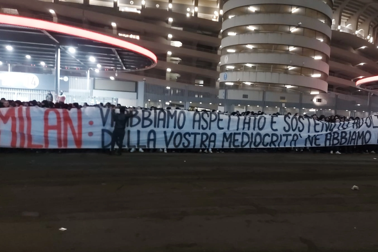 La contestazione degli ultras della Curva Sud (Banditi Curva Sud)