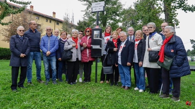 Il piccolo Nicholas con il suo sacrificio ha salvato migliaia di vite: quattro di queste sono nel gruppo Aido di Giussano all’inaugurazione del totem nel parco