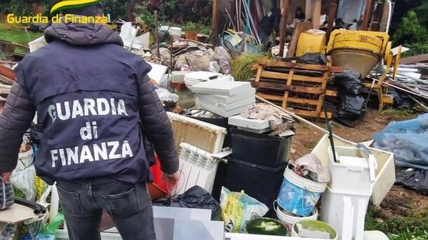 Seregno, la Guardia di Finanza sequestra oltre 5mila tonnellate di rifiuti (anche pericolosi): tre denunce