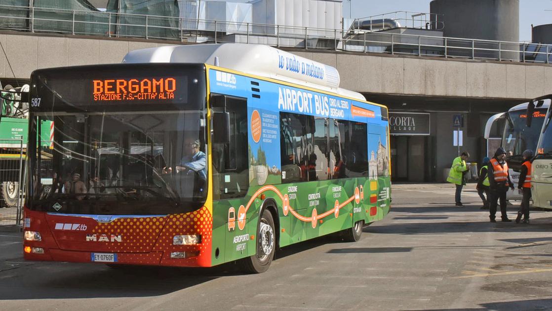 Bergamo, donna autista di bus si licenzia: “Troppa violenza, ora basta”