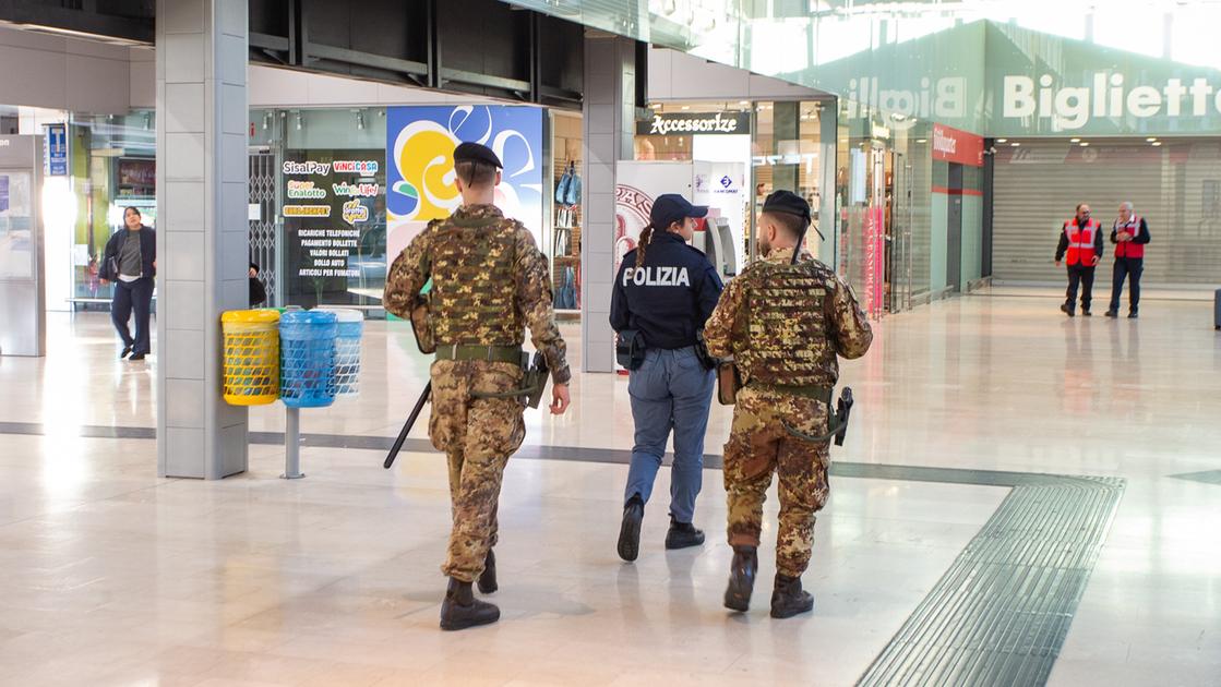 Accoltellato alla stazione Garibaldi: fendente al volto per aver difeso l’amico che filmava una rissa