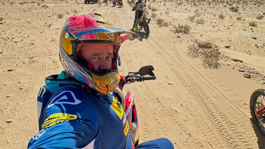 Andrea Perfetti è tornato in Italia dopo l’incredibile incidente all’Africa Eco Race. Come sta il motociclista lombardo