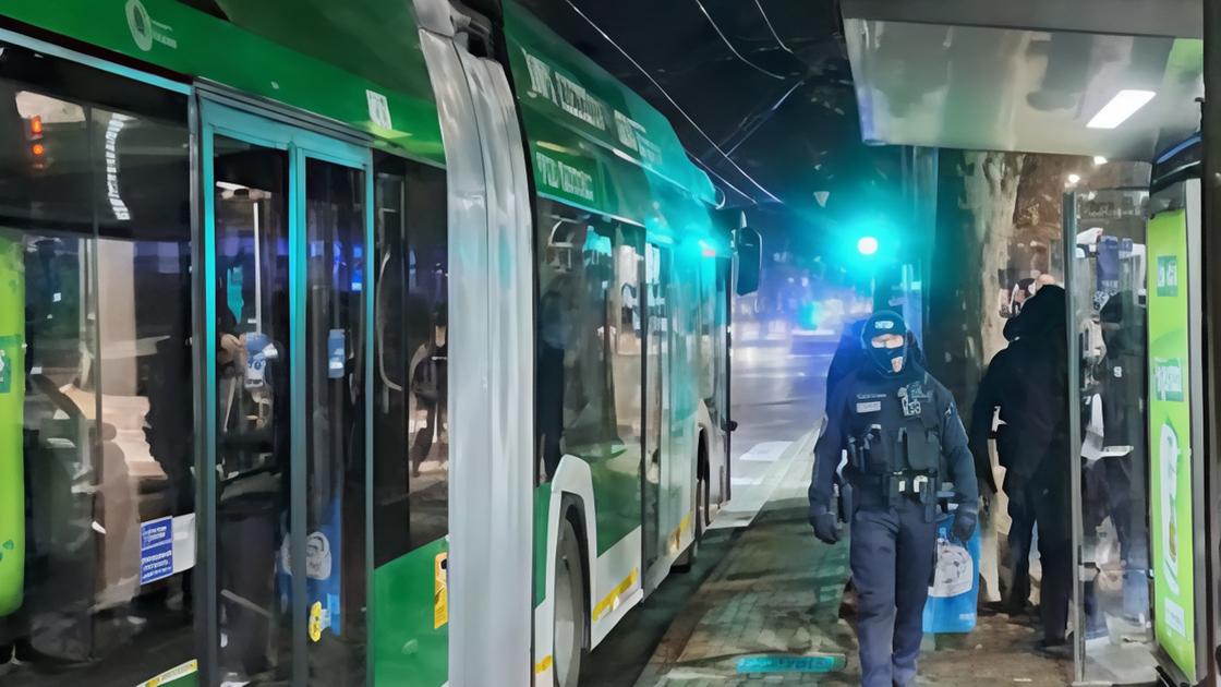 Controlli dei vigili sui filobus Atm della linea 90 91