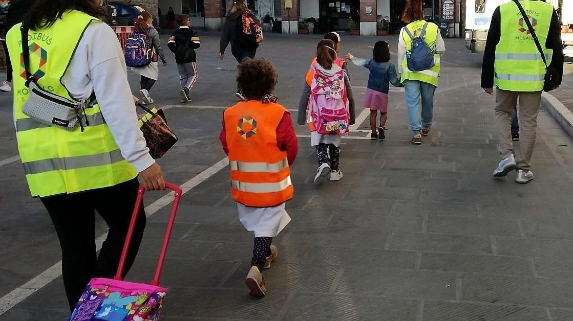 L'autobus senza ruote, bambini a scuola con Pedibus (Foto archivio)