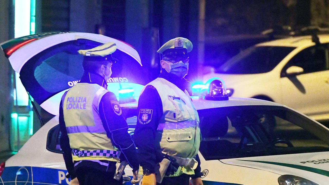 I controlli della polizia locale (foto archivio)