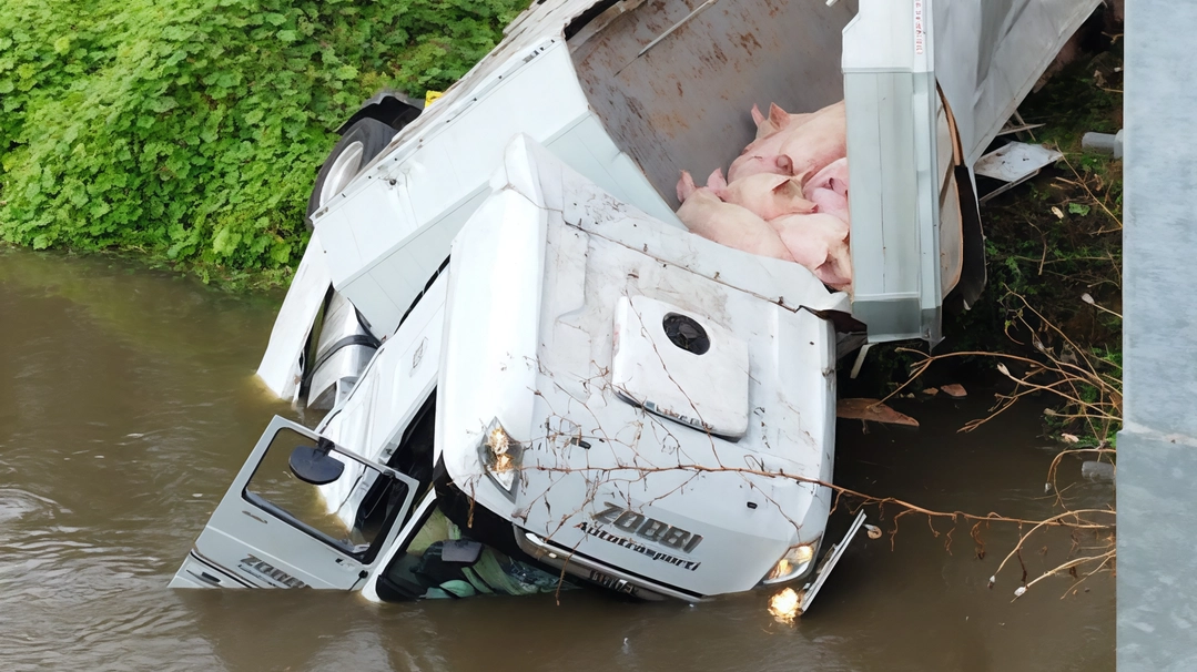 In seguito all’incidente strada a senso unico alternato finchè non verrà messa in sicurezza