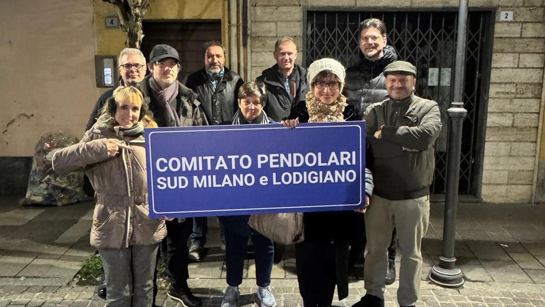 Lodi, i treni non arrivano e i pendolari si sentono "abbandonati sulle panchine"