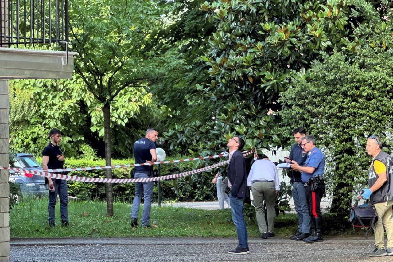 Pavia, il punto in cui è precipitato il bambino di diciotto mesi nel tardo pomeriggio di venerdì