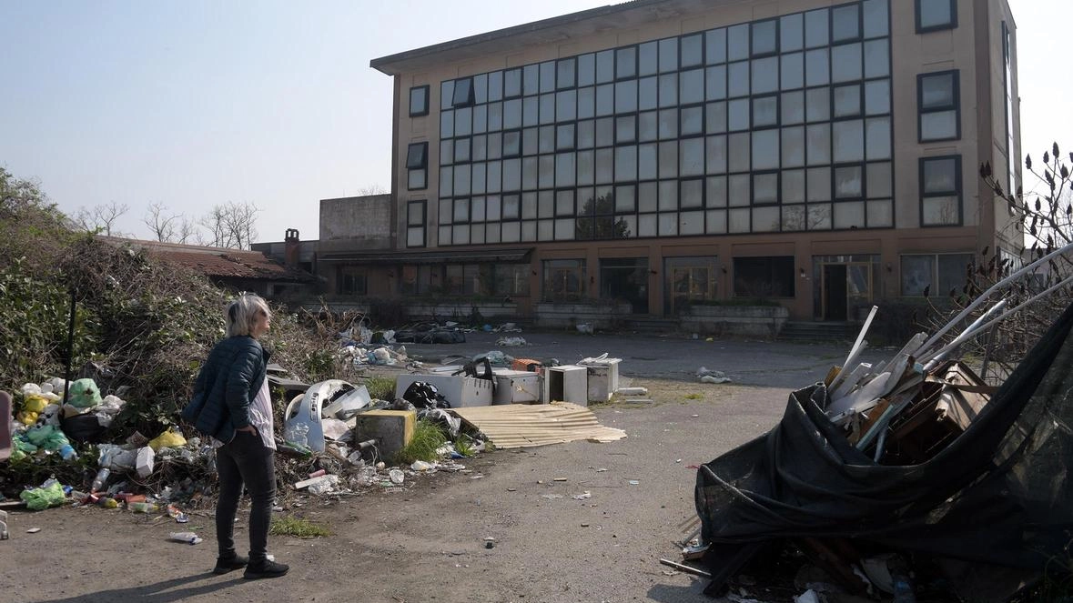 Viaggio nelle aree dismesse dove, in attesa di un rilancio, regna degrado . Ex siti produttivi diventati rifugio di senzatetto o crocevia dello spaccio.