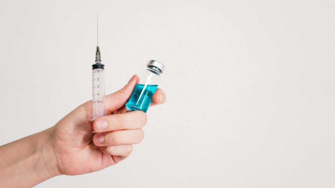 Vaccini gratis in Lombardia, da ottobre si amplia l’offerta per minori e giovani