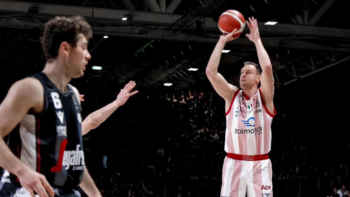 https://www.ilgiorno.it/image-service/view/acePublic/alias/contentid/NzQ1OGFkMDgtZDliMS00/0/milano-perde-il-big-match-olimpia-travolta-a-bologna.jpeg?f=16:9&w=1200&h=630