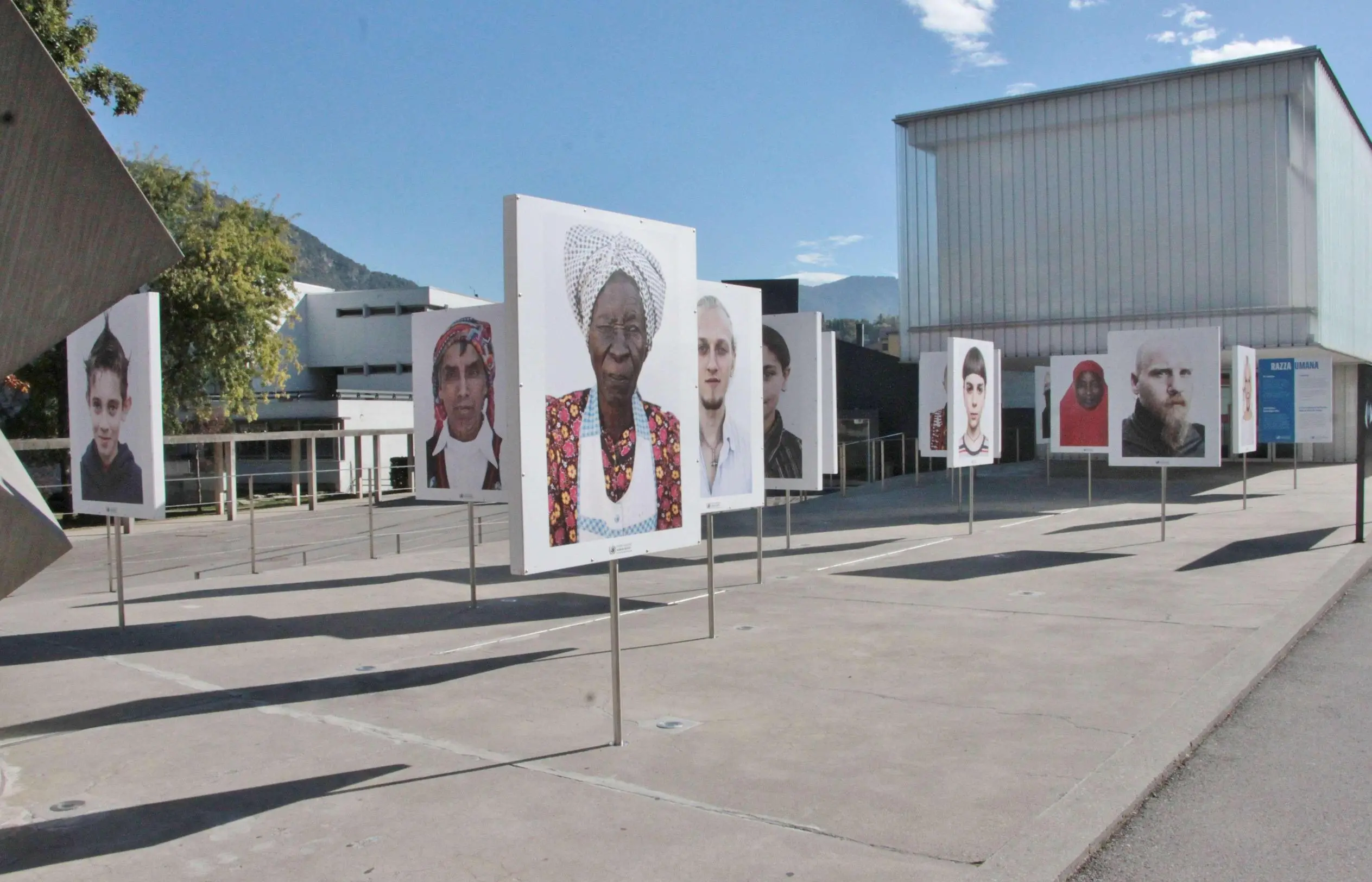 Il genio di Oliviero Toscani nella mostra “Immaginare“