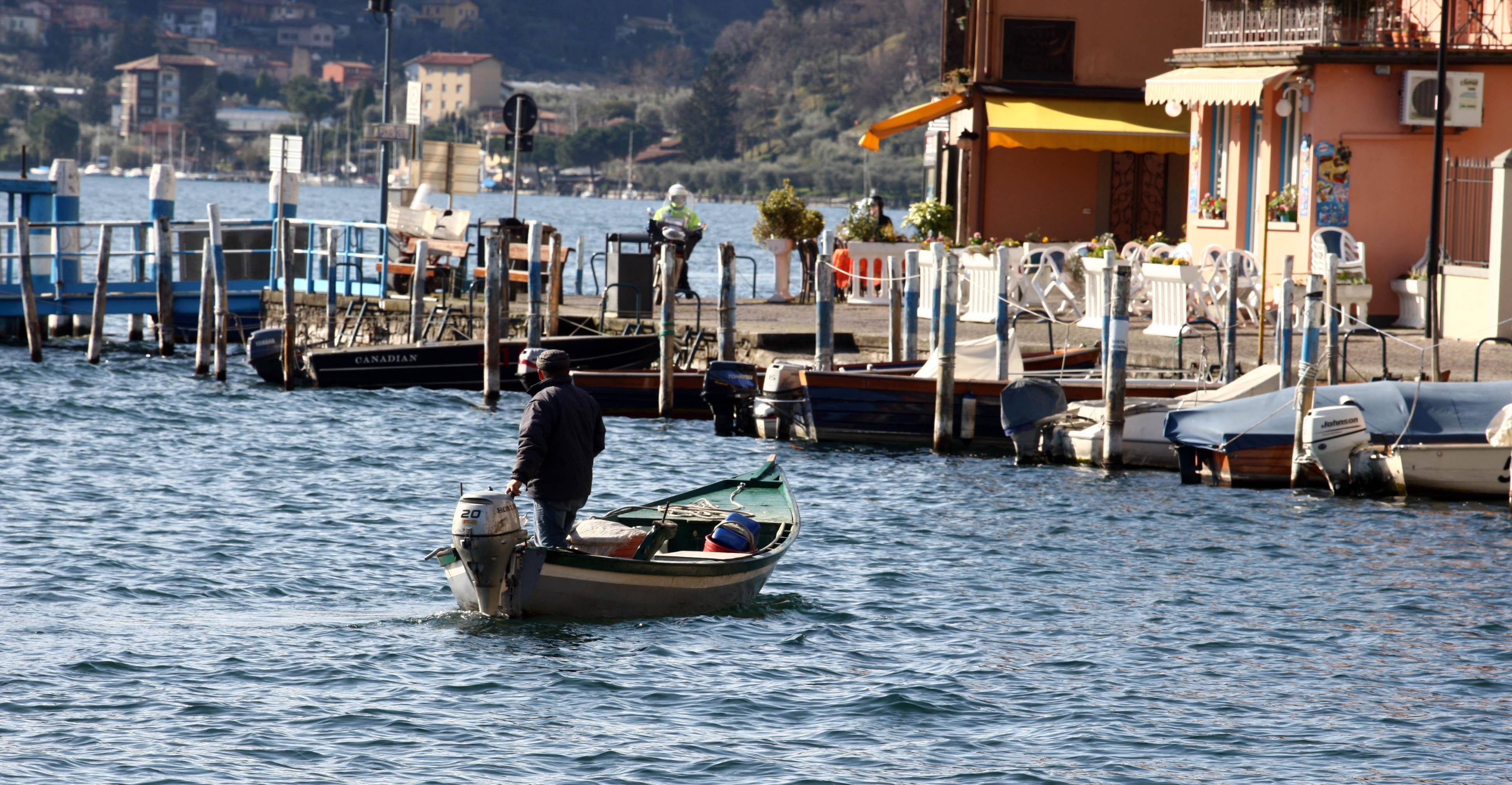 Monte Isola senza benzina: “Scooter elettrici per tutti”