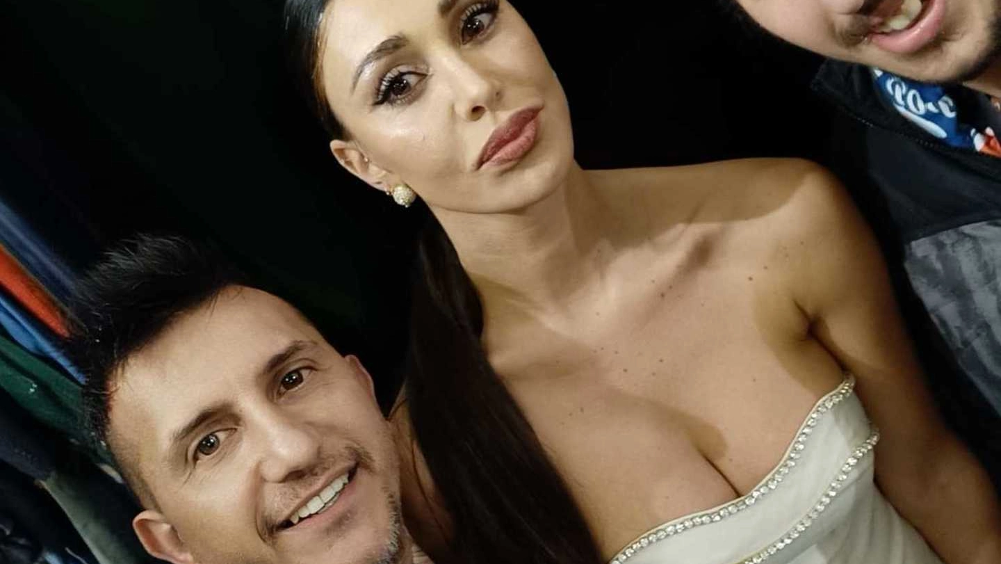 Davide Nichetti nel selfie con Belen Rodriguez