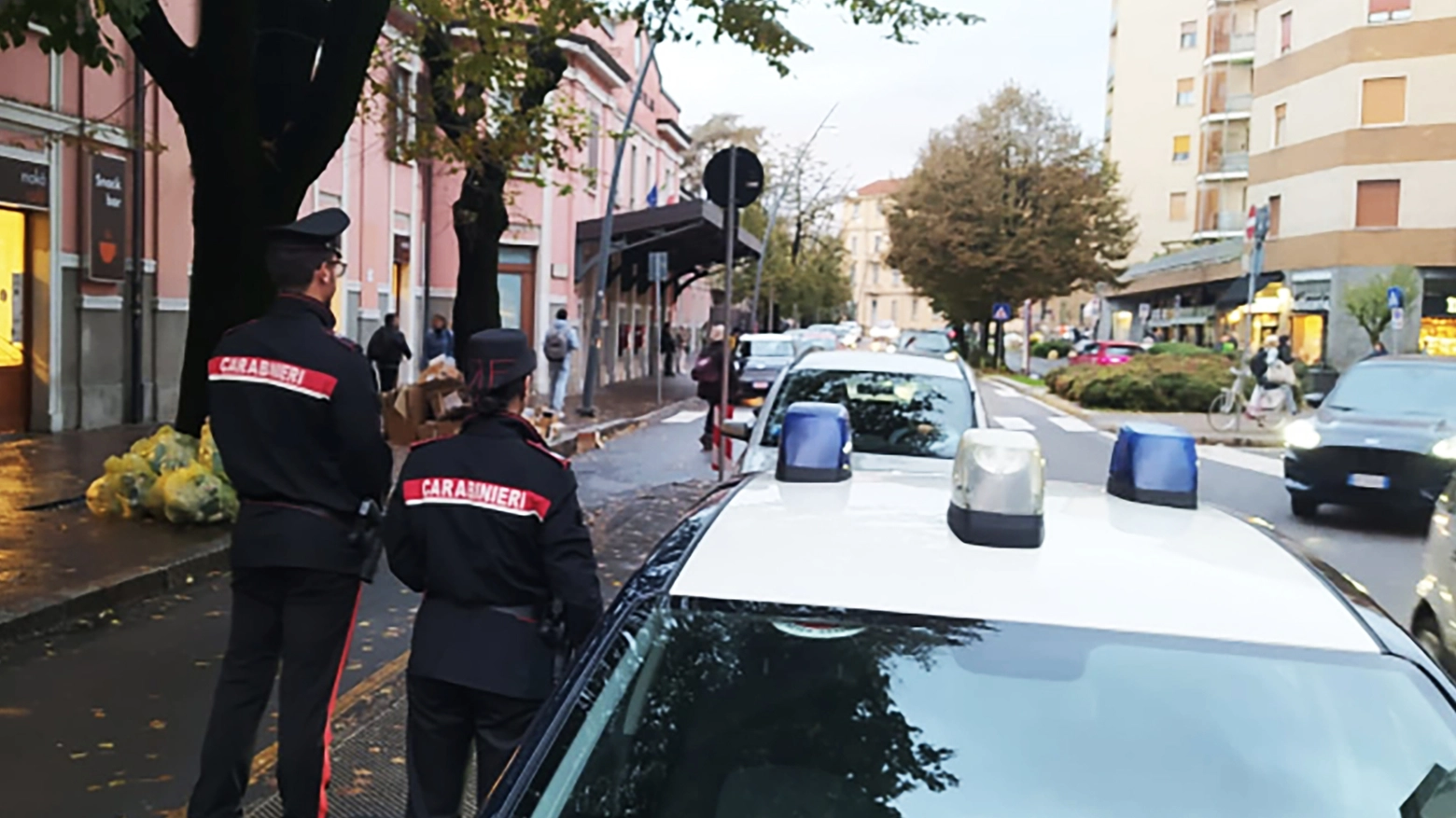 SARONNO VARESE MAXI OPERAZIONE E CONTROLLI CARABINIERI SARONNO IN ZONA STAZIONE