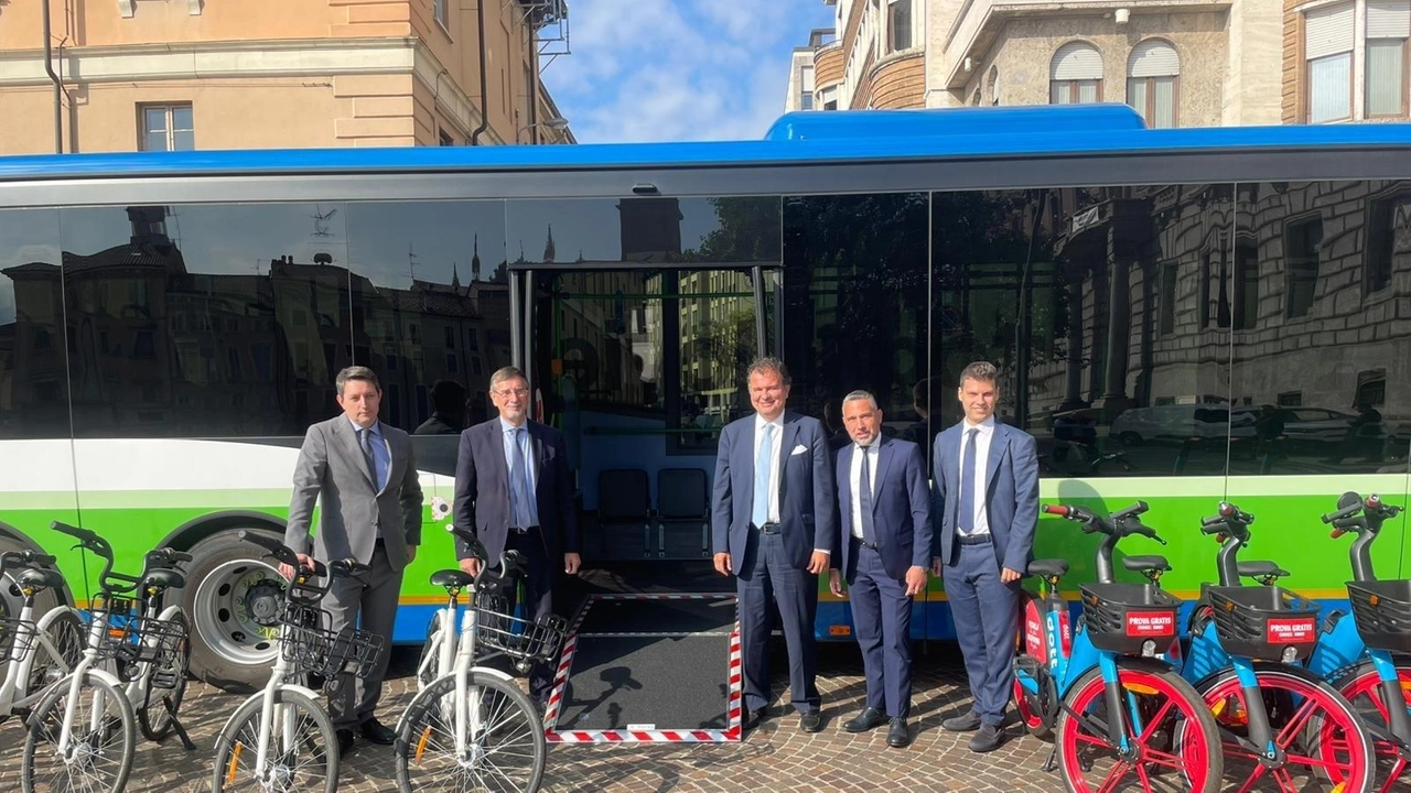 L’assessore Lucente con il sindaco Pilotto alla presentazione del progetto sulla mobilità a Monza che coinvolge Autoguidovie