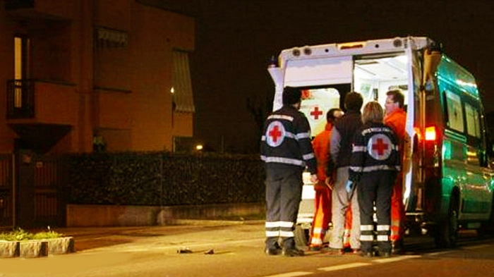 Sul posto sono intervenuti anche gli uomini del 118 con l'ambulanza (foto di archivio)