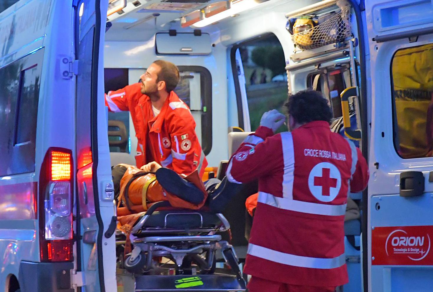 Torrevecchia Pia, scontro nella notte fra 3 auto: i tre conducenti portati in ospedale