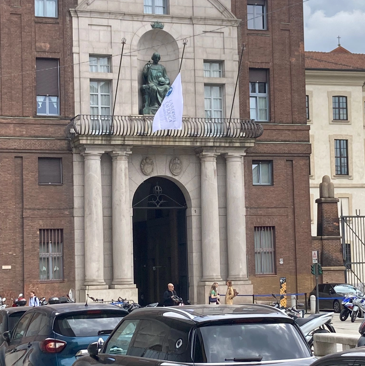 Morto Franco Anelli, il rettore della Cattolica: bandiera a mezz'asta all'Università