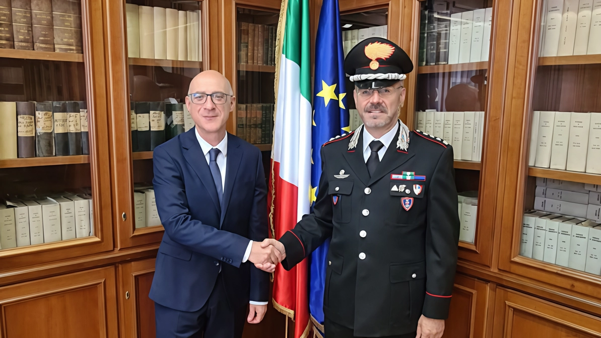 Il prefetto di Sondrio, Roberto Bolognesi, ha incontrato il nuovo comandante provinciale dell’Arma, Giuseppe Bivona, per discutere di sicurezza e prevenzione, con particolare attenzione alle Olimpiadi invernali Milano-Cortina 2026.