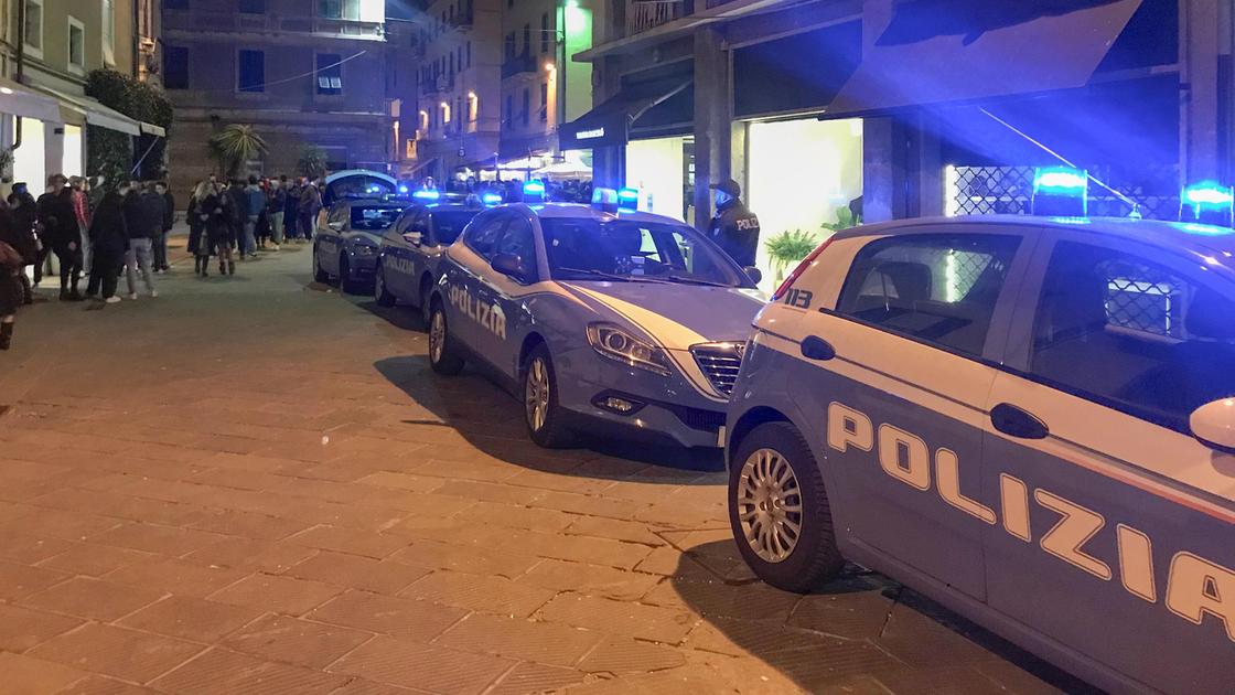 Violentata dopo la discoteca e abbandonata in strada: prima il passaggio in auto, poi gli abusi