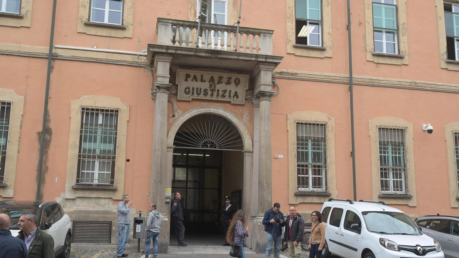 Acquisto di ossicodone con ricettari presi in ospedale. In sette patteggiano