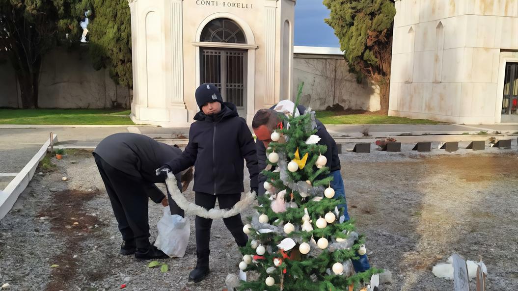 Albero di Natale speciale. Simbolo di vita e allegria per quei bambini mai nati