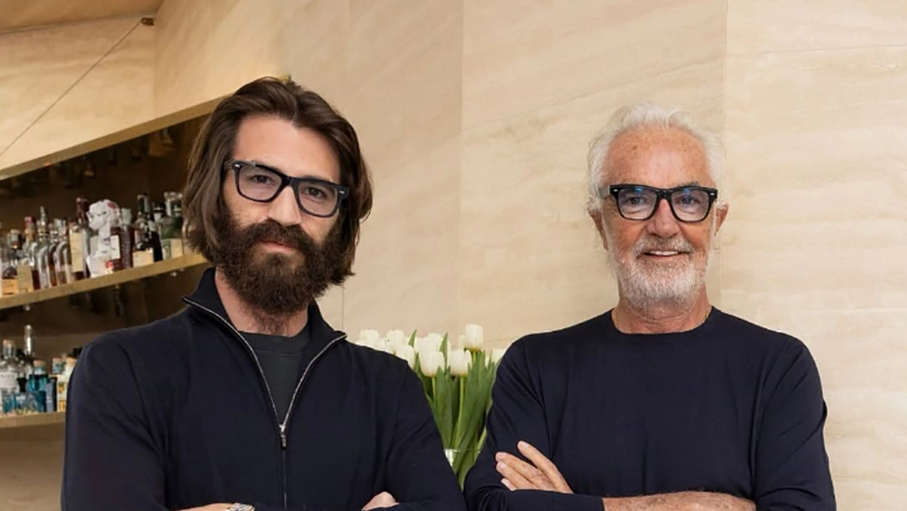 Leonardo Maria Del Vecchio (a sinistra), 29 anni, presidente di Lmdv Hospitality, e Flavio Briatore